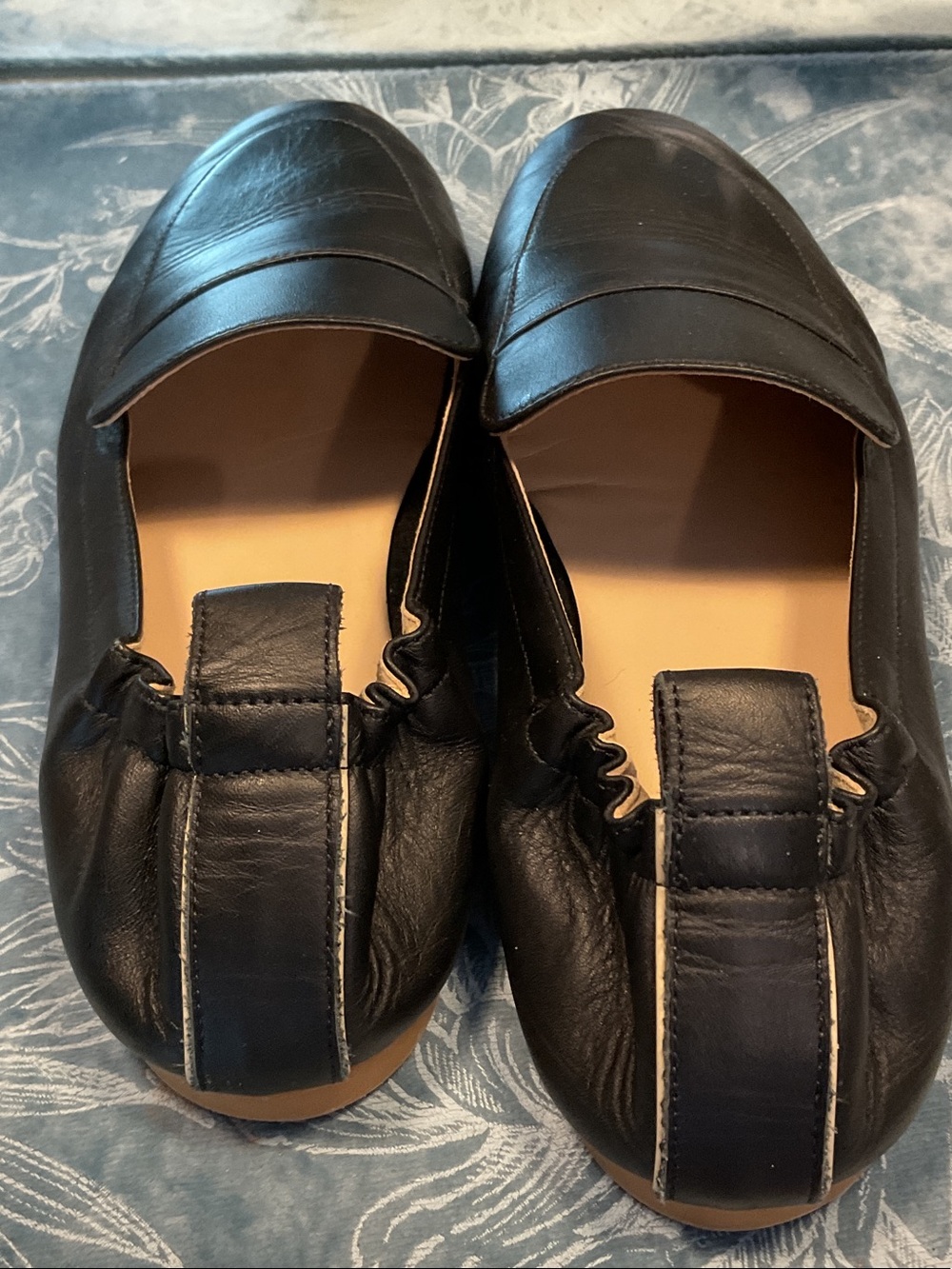 Everlane Black Leather Elastic-Back Slip-On Loafers - Picture 5 of 7